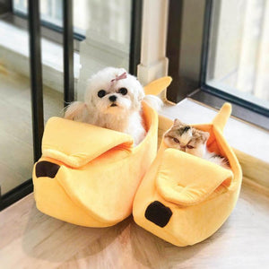 Warm & Portable Banana Pet Bed